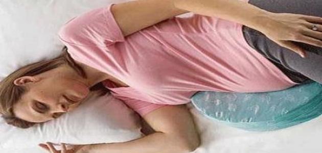 كيف تنام الحامل في الشهر الثاني