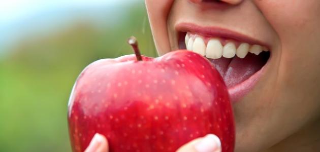فوائد التفاح للأسنان