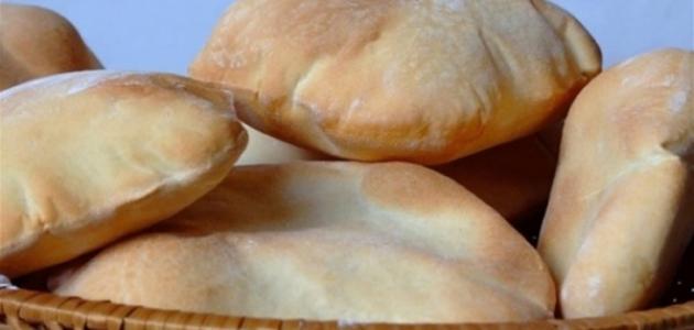 عمل خبز لبناني