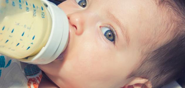 كيف يتم فطام الطفل عن الرضاعة