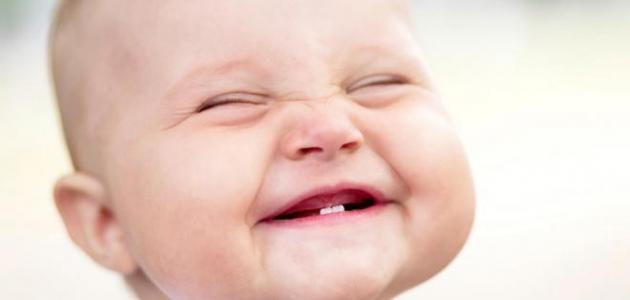 علامات ظهور الأسنان عند الرضع